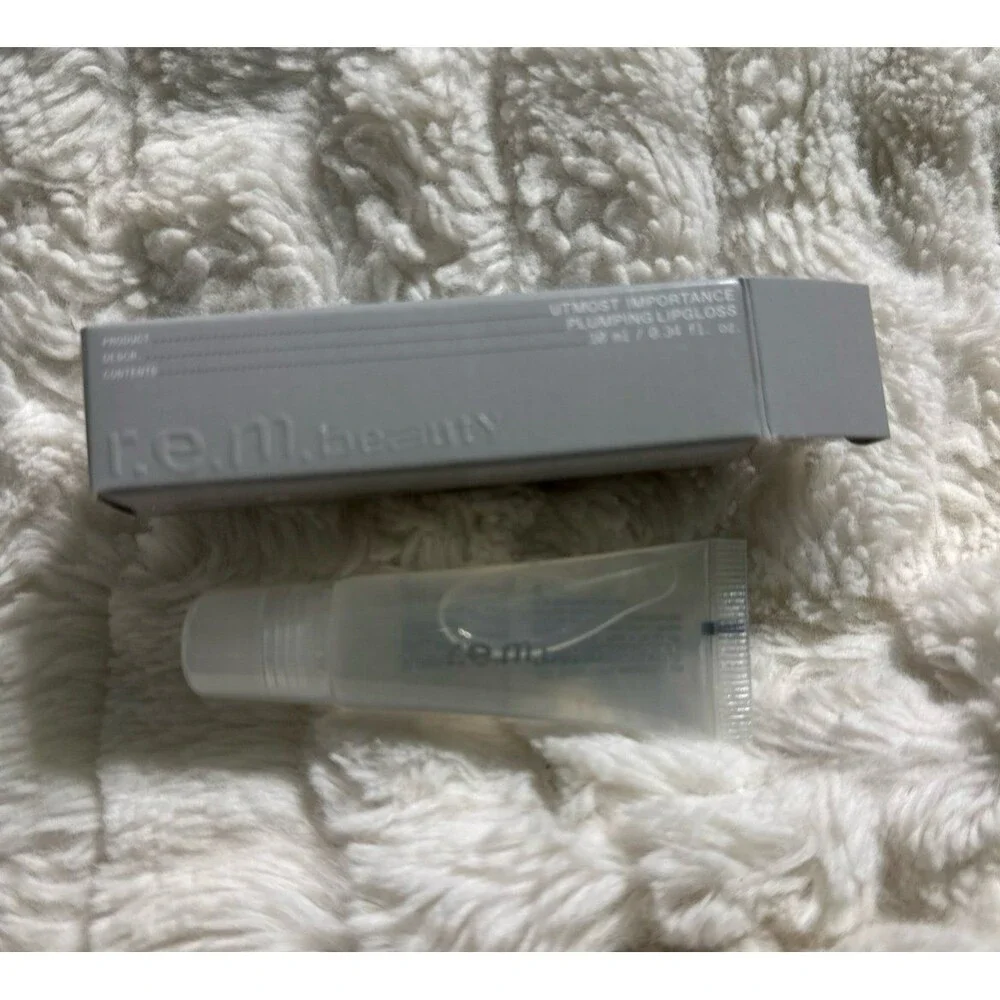 R.E.M. beauty Utmost Importance Plumping Lip Gloss